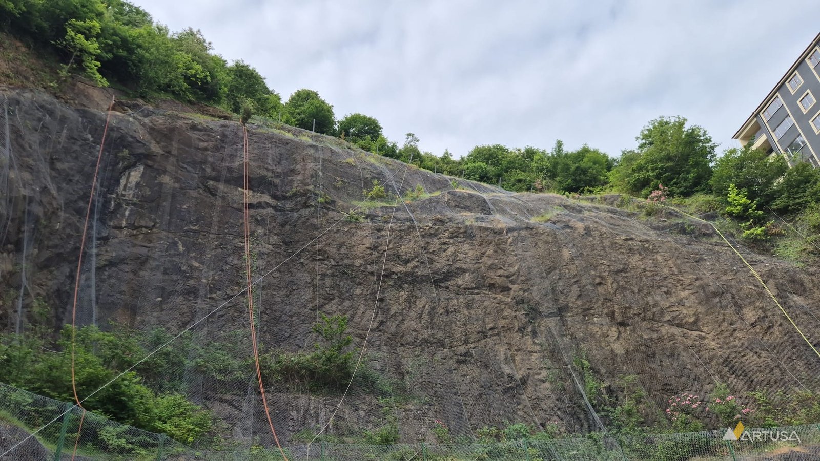 Top edge cable on a rock cut