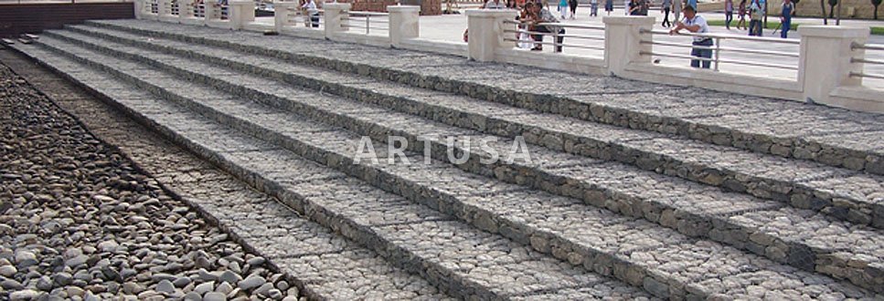 Stepped gabion mattress and box revetment