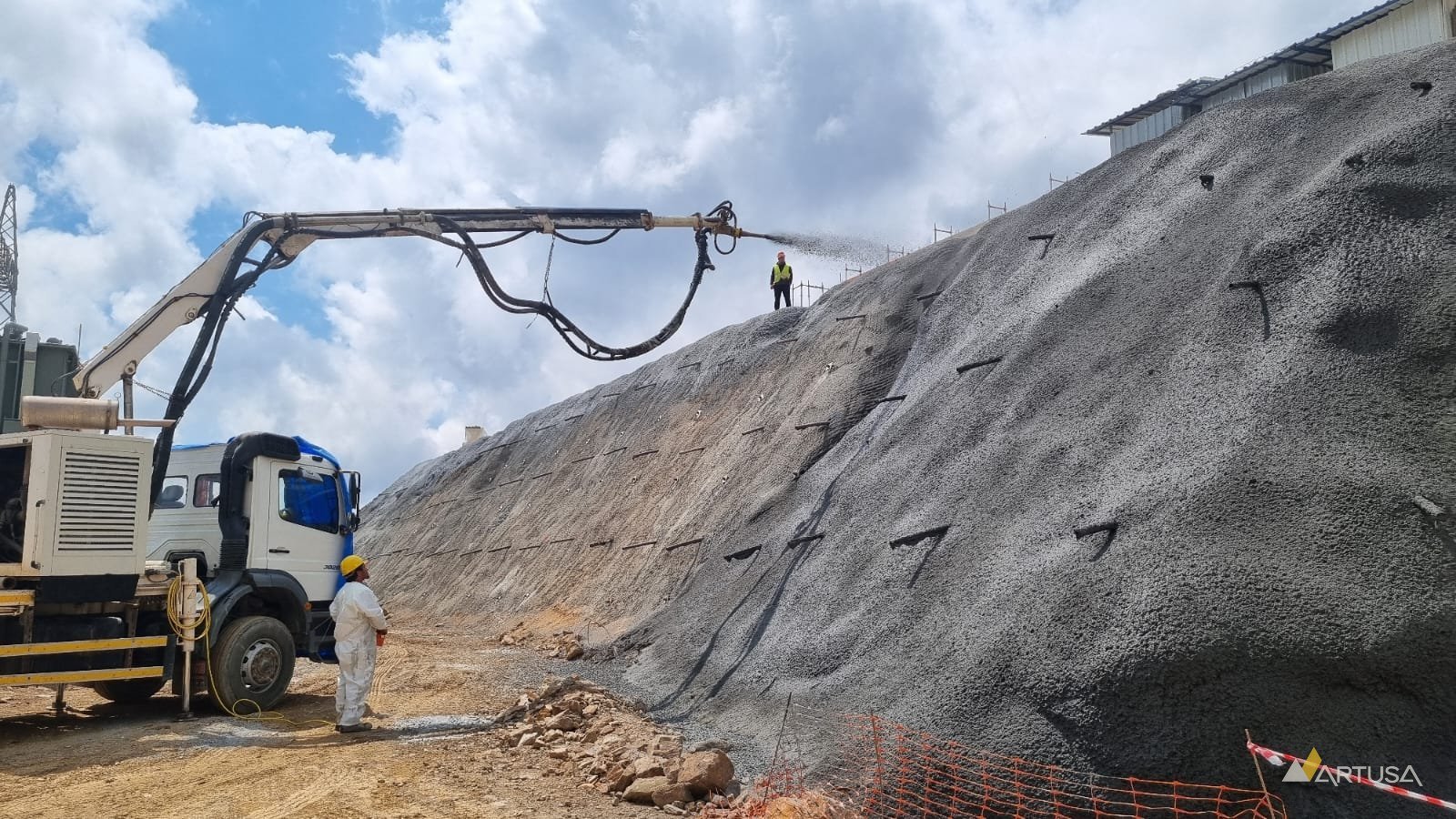 Shotcrete over mesh